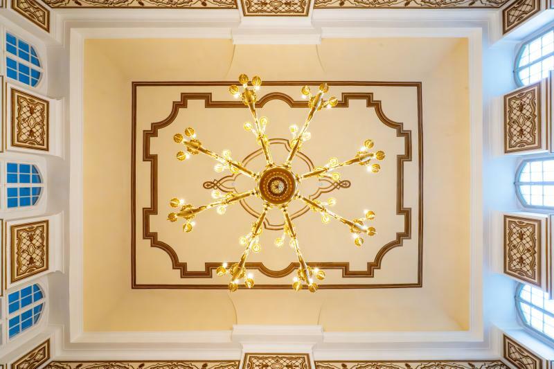 Decke des Spiegelsaals
ist jetzt fertig saniert