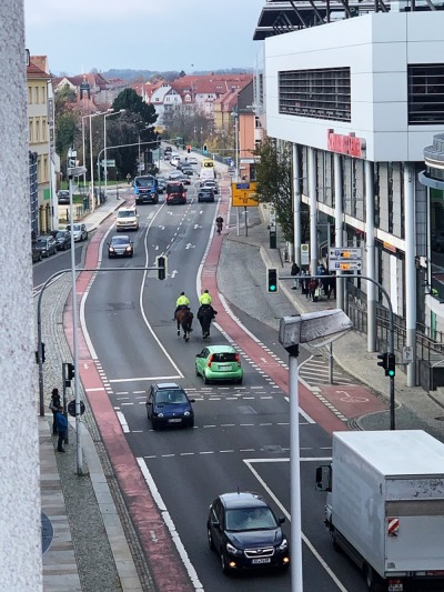 Polizeireiter auf Streife in Bautzen