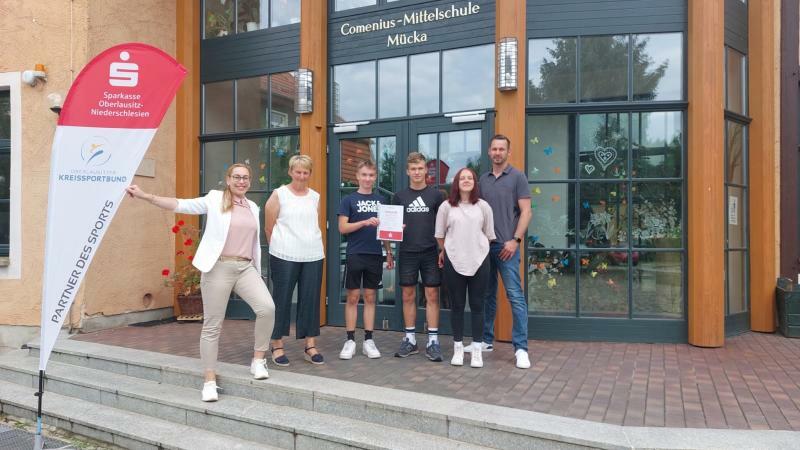 Sparkasse stützt Sport in Mücka und beim Europamarathon