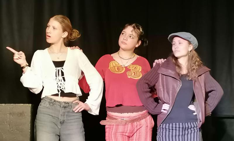 Theaterstück: „Blut oder Tinte – Gedankenspiel“