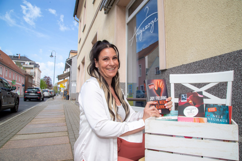 Niesky stöbert im April in Bücherkisten