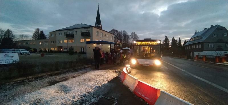 Buswartehäuschen in Hörnitz offiziell übergeben 