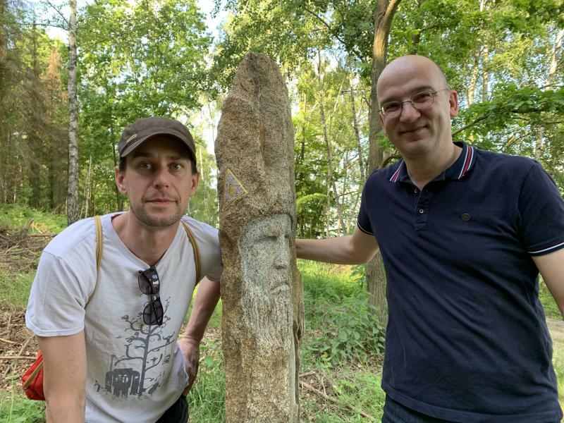 Stelen erinnern an sorbische Könige