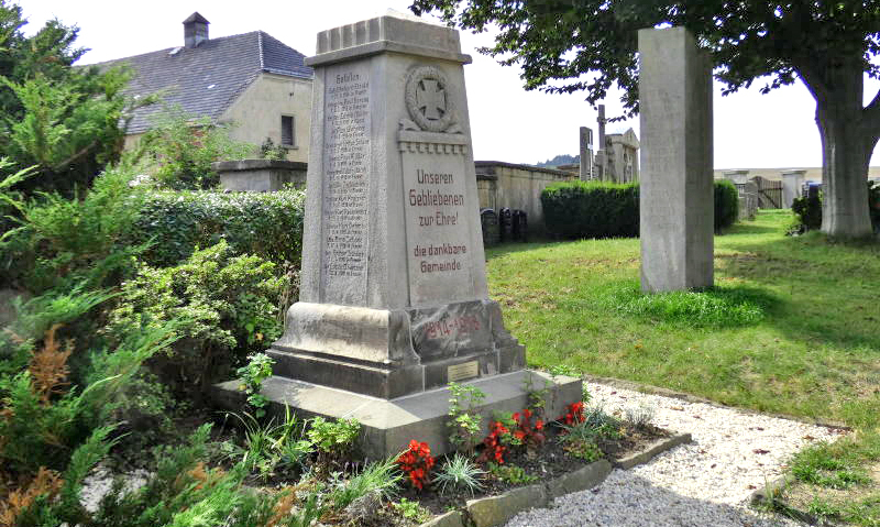 Obelisk zeigt sich in neuem Antlitz