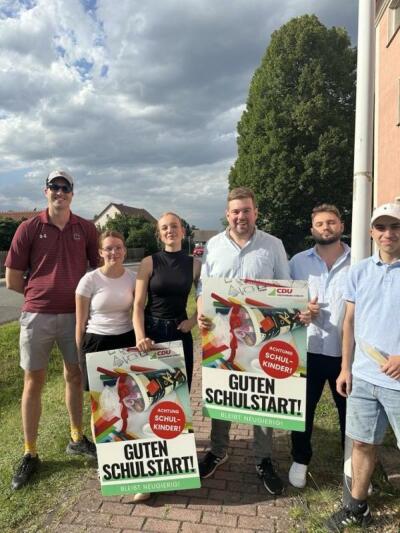 Plakate und Eis zum Schulstart
