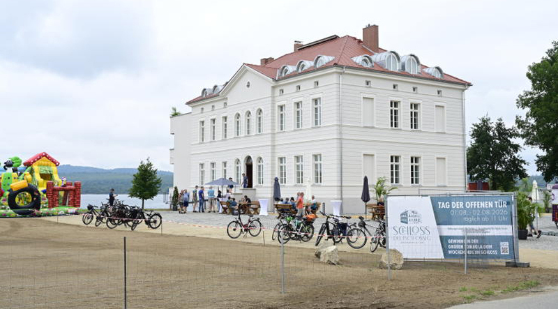 Schloss wurde glanzvoll eröffnet