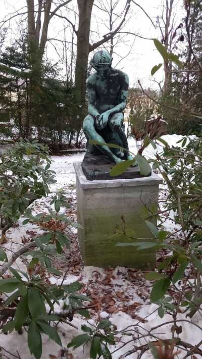 Bronzefigur vom Friedhof gestohlen