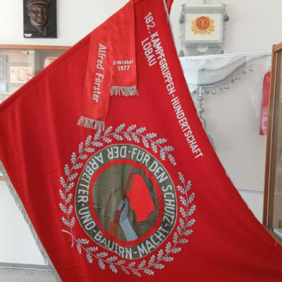Verein Garnison Löbau erwirbt seltene Fahne 