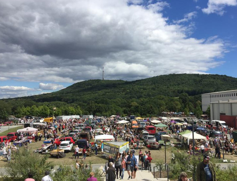 Flohmarkt unter freiem Himmel