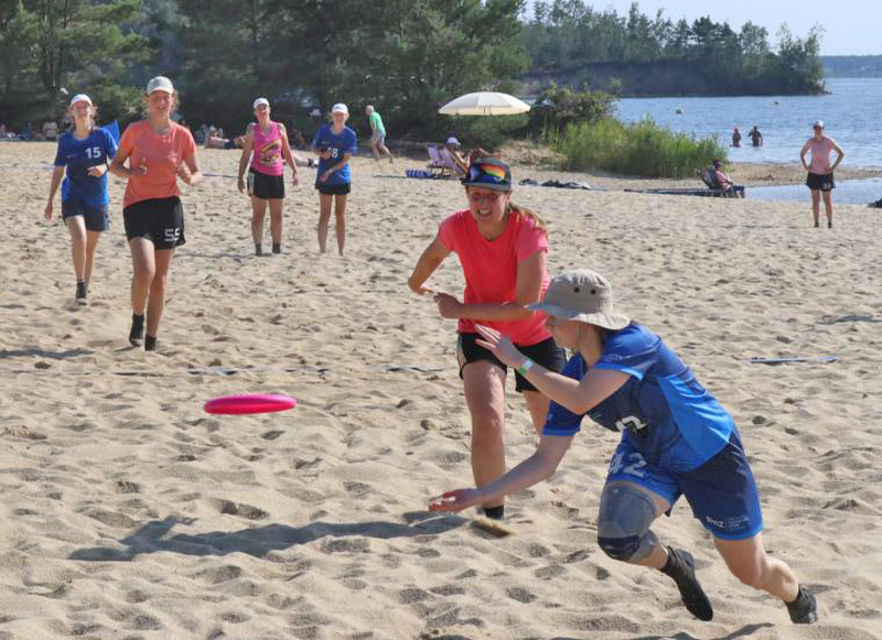 Spektakuläre Sprünge am Strand in Boxberg