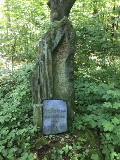 Forschungen zu Gedenkstein von Fritz Reuter