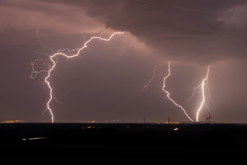 Nach schwül-heißem Sommertag droht heftiges Unwetter