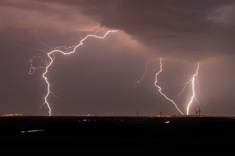 Nach schwül-heißem Sommertag droht heftiges Unwetter