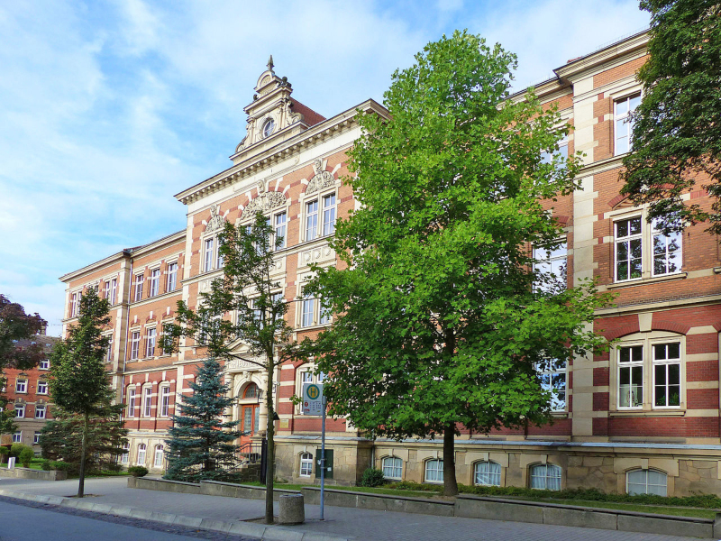 Fachräume, Führungen und Kaffee von Pestalozzischülern