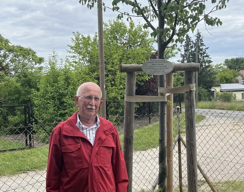 Luppa: Ein Baum für einen Feuerwehrmann
