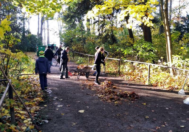 Fleißige Helfer zum Herbstputz in der Weinau gesucht