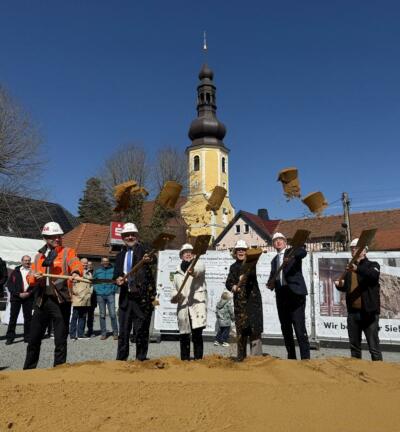 Erster Spatenstich für Baumaßnahme im Herzen von Hochkirch