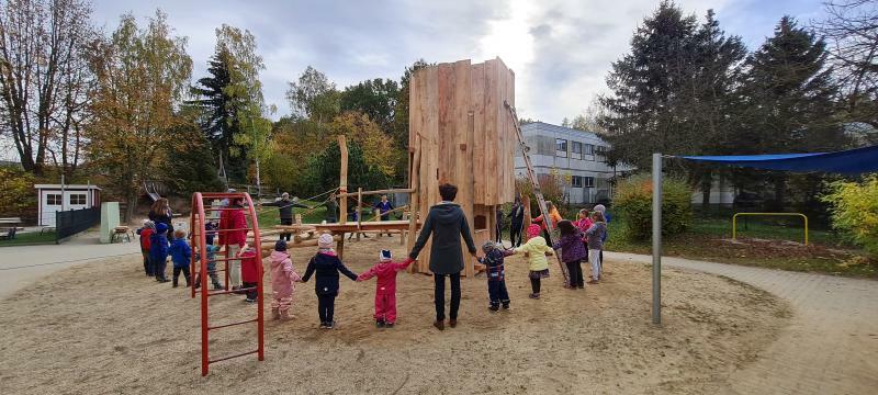 Neuer Holzturm für die  Kita „Sonnenkäfer“