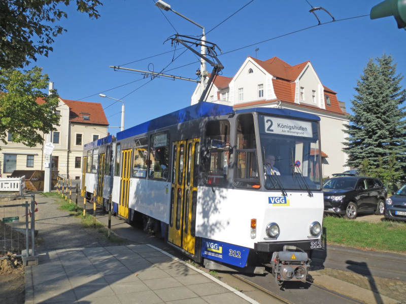 Ohne Haltestellen "Biesnitz Landeskrone" und "Kunnerwitz Gut"