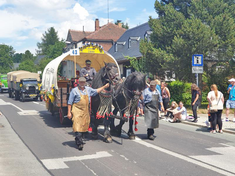 Der Eibauer Bierzug wirft Schatten voraus