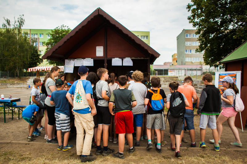Kinder zelebrieren Einheit der Stadt Görlitz