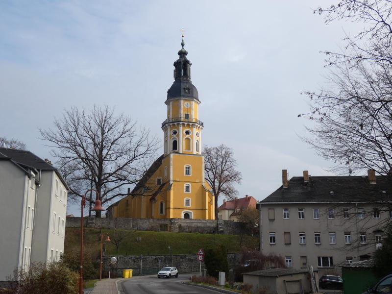 Pfade zu Kirche und Militär