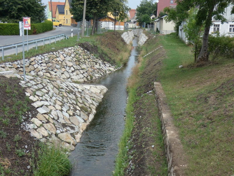 Klosterwasser strömt naturnah