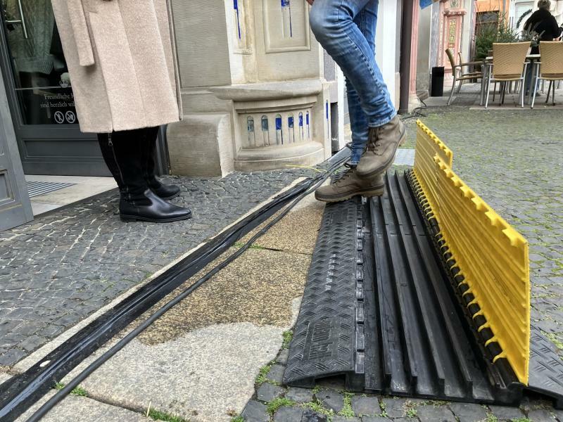 Füße stillhalten bei Christkindelmarkt und Filmdreh