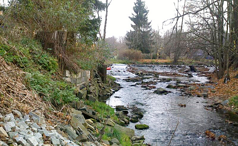 Wehr der ehemaligen Natursteinwerke im Löbauer Wasser wird zurückgebaut