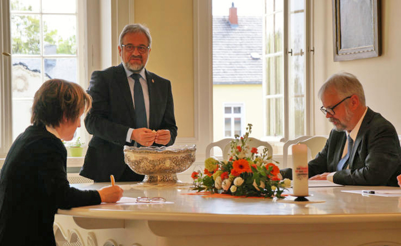 Brüder-Unität zieht Losungen für 2028