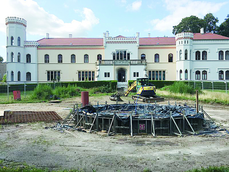 Mengelsdorf feiert im renovierten Schlosspark