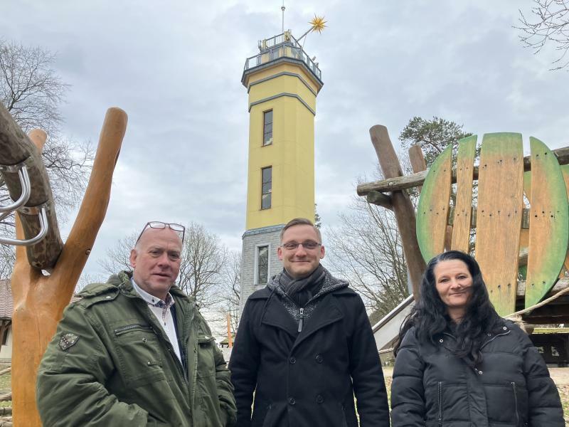 Zwei Berliner am Monumentberg, denen die Lausitz „jefällt“