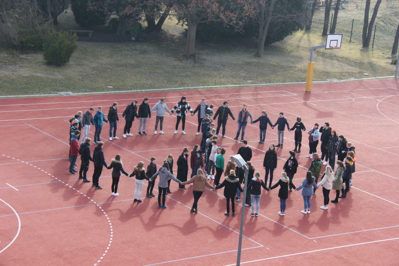 Schüler setzen ein Zeichen für den Frieden 