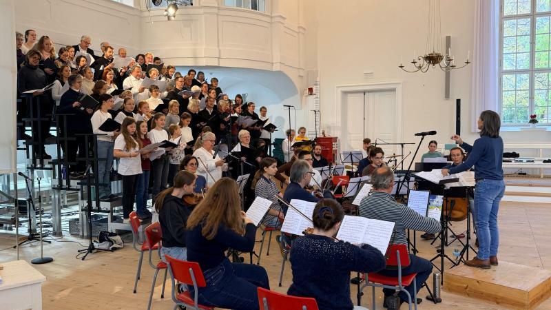 Liedoratorium und Vortrag im Kirchensaal