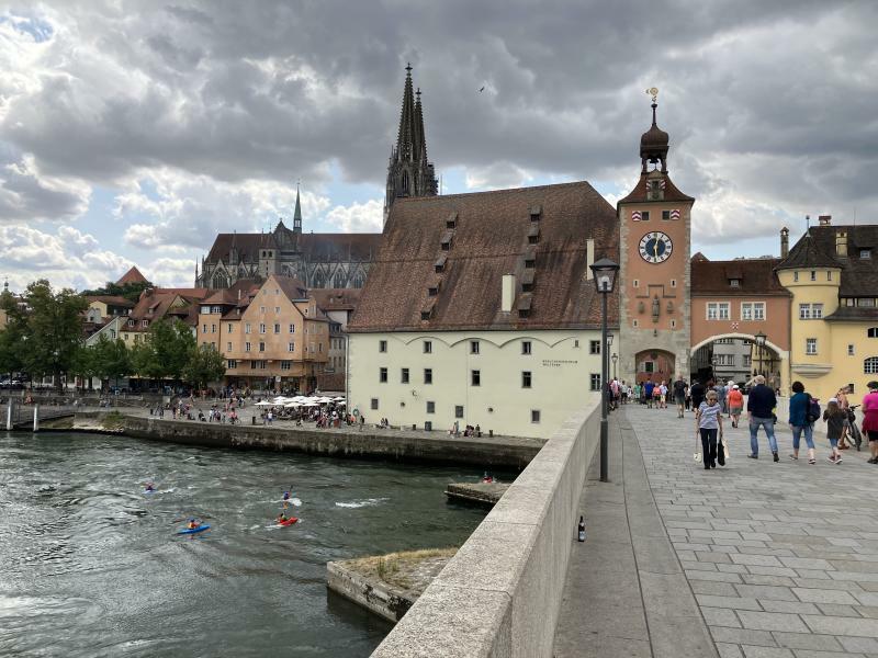 Wer hat Bausubstanz im historischen Kontext in Szene gesetzt?