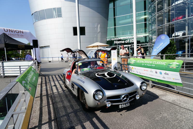 Rallye macht am Hainewalder Schloss Station