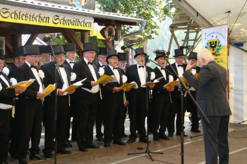 Schlesische Schwälbchen und Frauen singen in Niesky