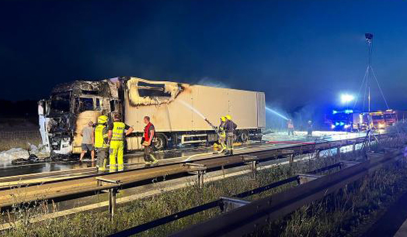 Fahrzeugbrand auf der Autobahn: THW ist zur Stelle