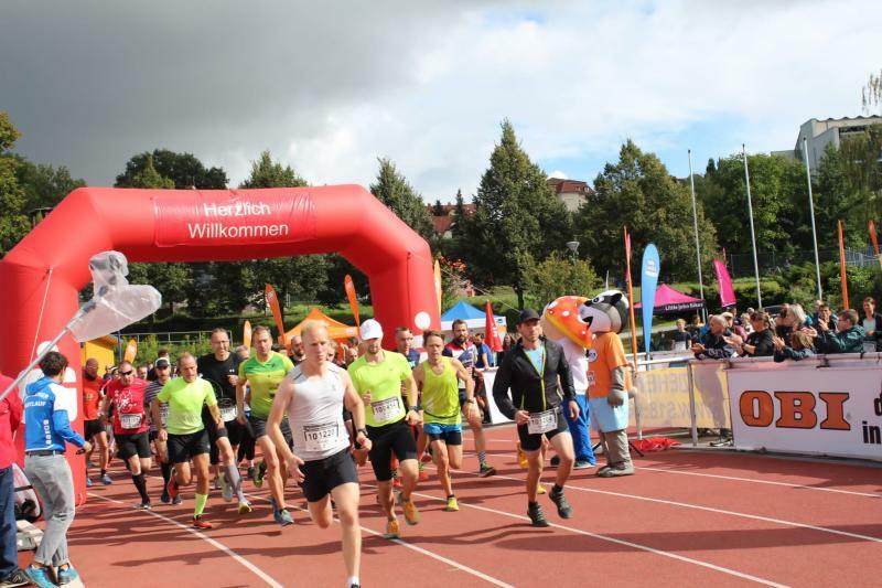 Läufer trotzen dem Wetter im Bautzen