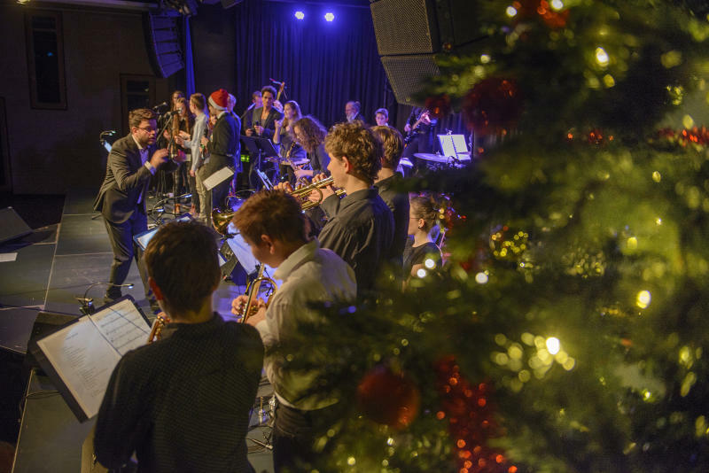 Weihnachtsklassiker festlich swingend