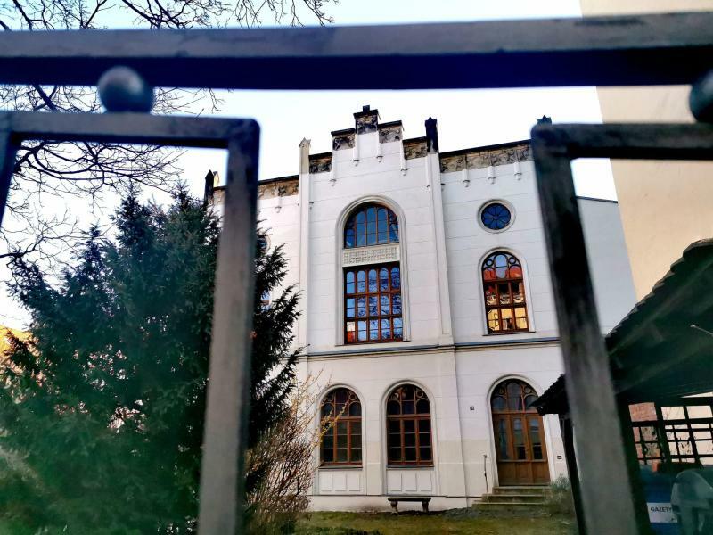 Görlitz: Konsul enthüllt alte Letter an alter Synagoge