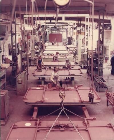 Werkfotos aus dem VEB Waggonbau zu sehen