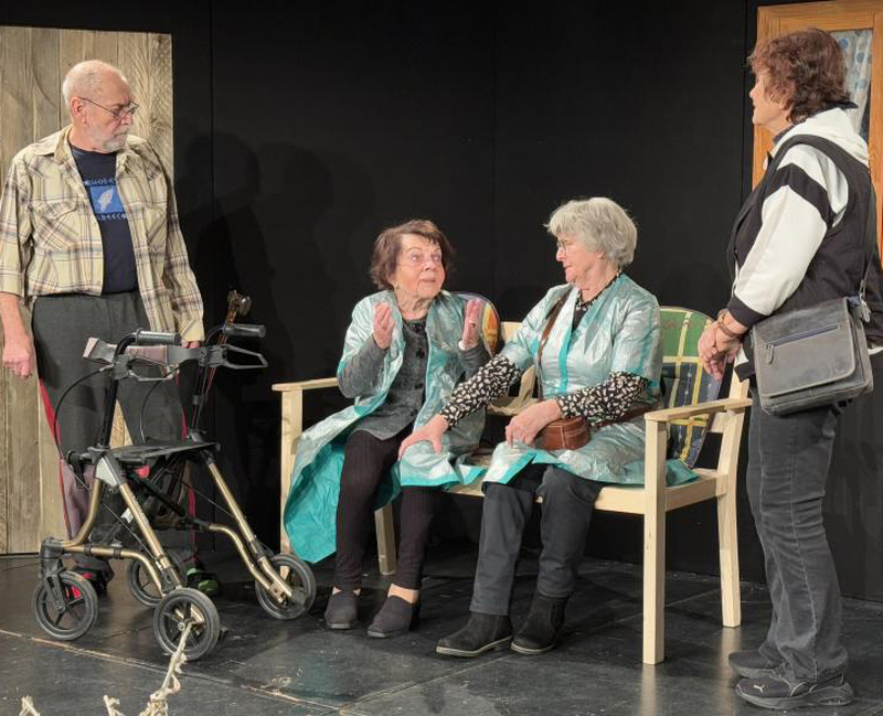 Seniorentheater: „Chaos im Kastanienweg“