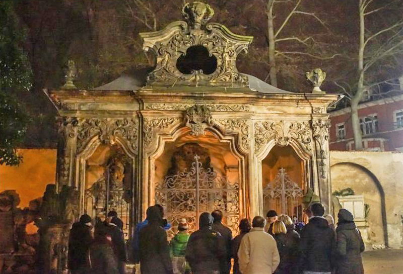 Nachts auf dem Zittauer Kreuzfriedhof