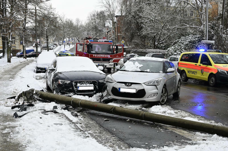 Görlitz: Laterne mit dem Auto umgelegt