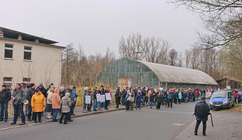 Scharfe Proteste gegen Asylbewerberheim!