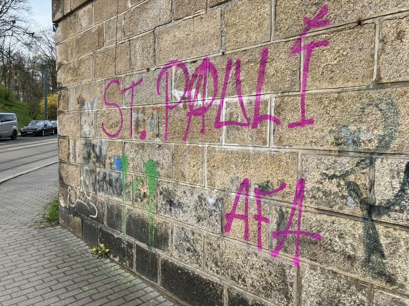 Graffiti in Pink: Nur fehlende geistige Reife?