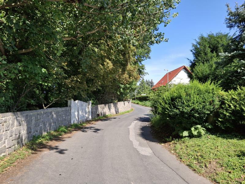 Weiße Mauer in Elstra wird saniert