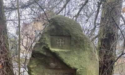 Neu Ödernitzer Gedenkstein darf wieder vor Krieg mahnen