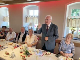 80 Jahre nach Einschulung trafen sich Deutsch-Ossiger